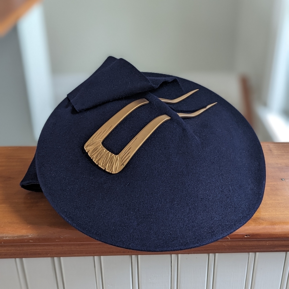 ✨ SOLD ✨ Vintage 1940s Navy Blue Asymmetrical Slanted Brim Hat Gold Detail Retro